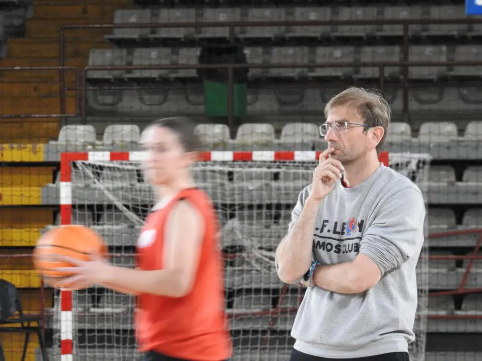 Rafa Gonz&aacute;lez, entrenador del Mipelletymas BF Le&oacute;n. Foto: Isaac Llamazares