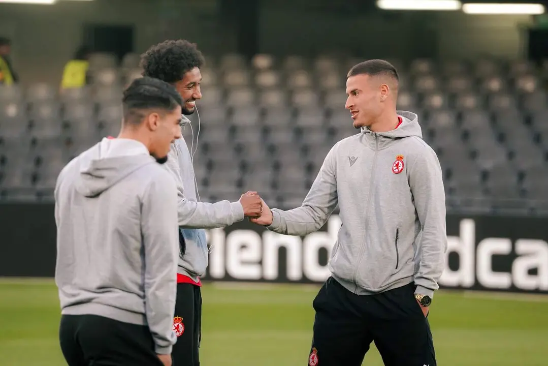 Barzic saluda a sus compa&ntilde;eros en Castalia.