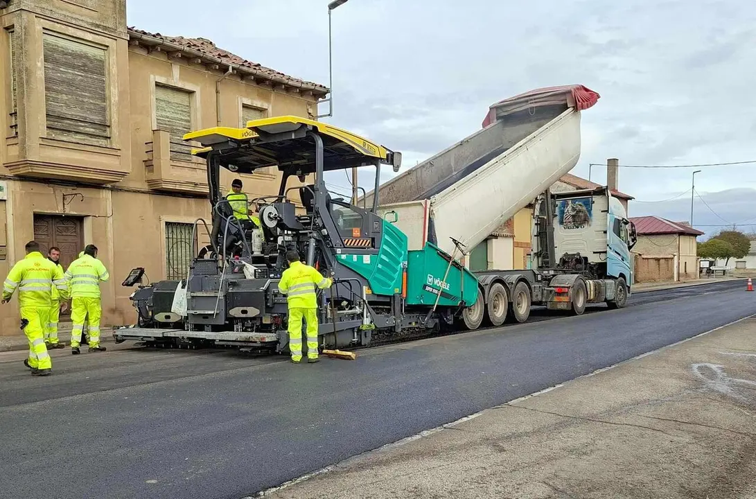Imagen de los trabajos realizados en las carreteras en la provincia de Le&oacute;n.