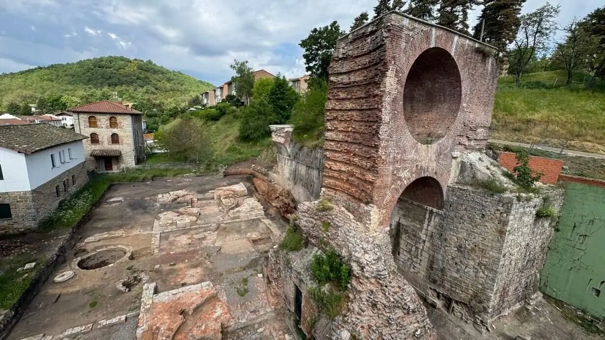 Imagen de las excavaciones del patio de los hornos altos de la Ferrer&iacute;a de San Blas.