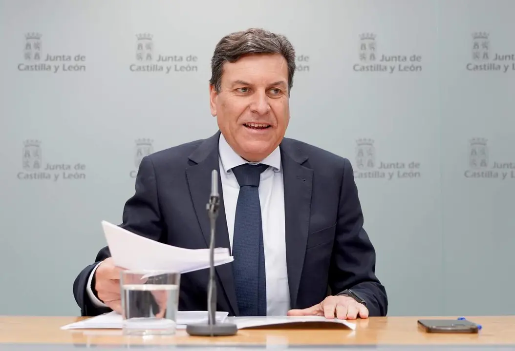 El consejero de Econom&iacute;a y Hacienda y portavoz, Carlos Fern&aacute;ndez Carriedo, comparece en rueda de prensa posterior al Consejo de Gobierno.