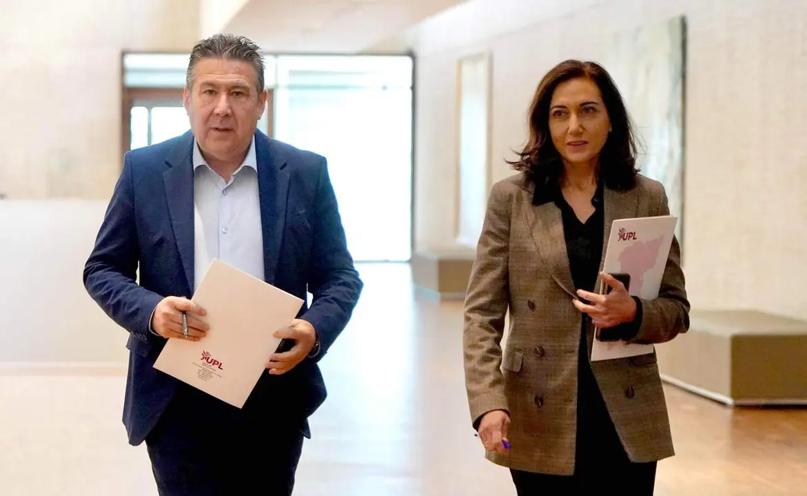 El presidente del PPCyL se re&uacute;ne con UPL tras las elecciones auton&oacute;micas. Fotos: Leticia P&eacute;rez