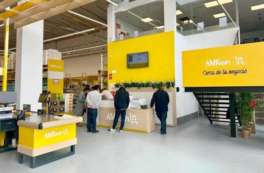 Destaca la atenci&oacute;n omnicanal y el servicio de entrega de pedidos.