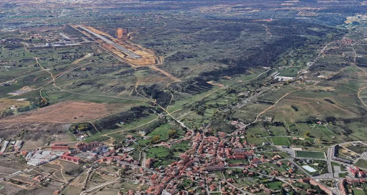 Imagen del municipio de San Andr&eacute;s del Rabanedo, con el aeropuerto al fondo.