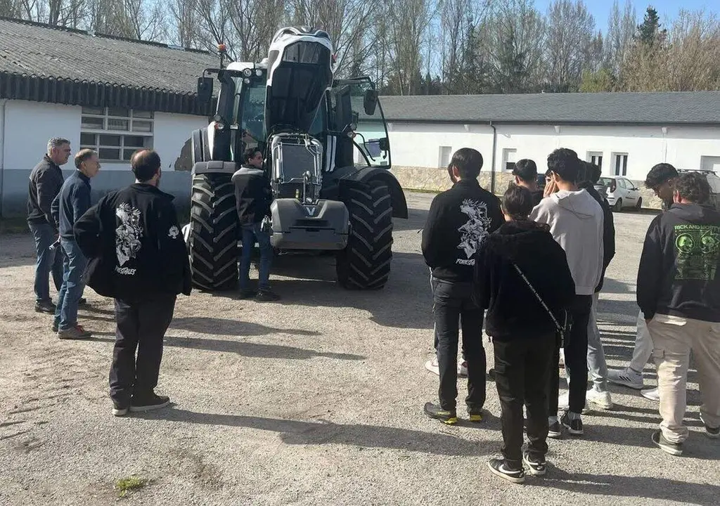 Alumnos del CIFP Alm&aacute;zcara durante una jornada de formaci&oacute;n en Agricultura. Foto: CIFP Alm&aacute;zcara.