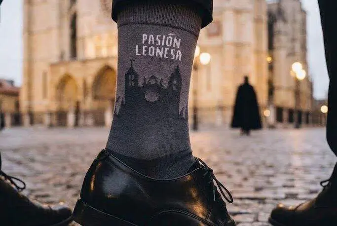 Los calcetines de la Semana Santa leonesa de Marronynegro.