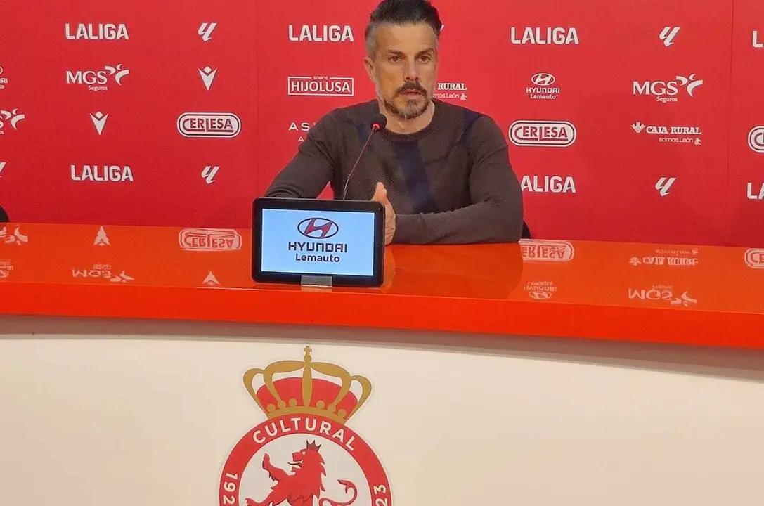 De la Barrera, durante la rueda de prensa de este s&aacute;bado.