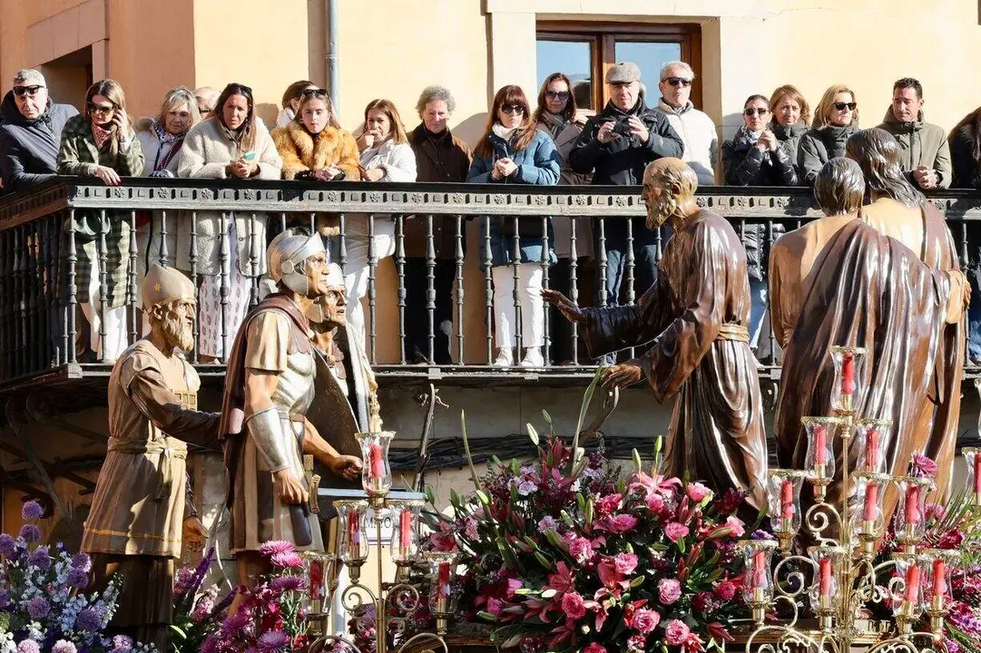 Celebraci&oacute;n del acto de &lsquo;El Encuentro&rsquo; en el transcurso de la Procesi&oacute;n de los Pasos de la Cofrad&iacute;a del Dulce Nombre de Jes&uacute;s Nazareno de la Semana Santa de Le&oacute;n