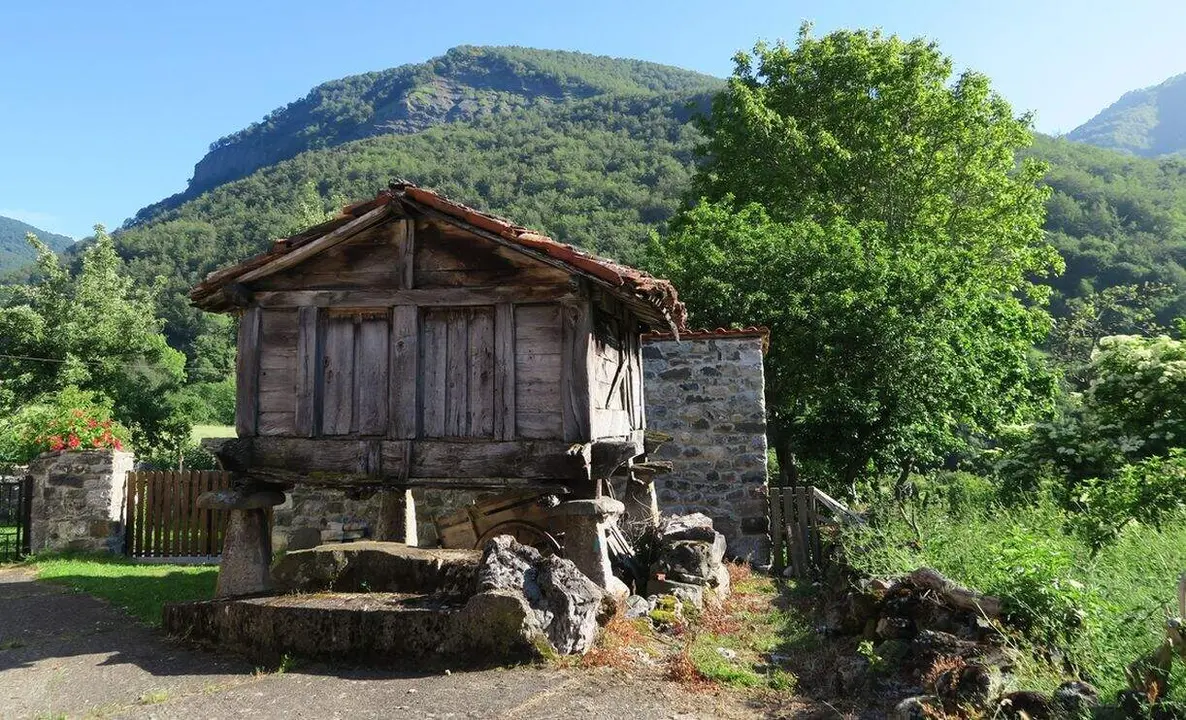 Un h&oacute;rreo en Santa Marina de Valde&oacute;n. Foto: Margareto.