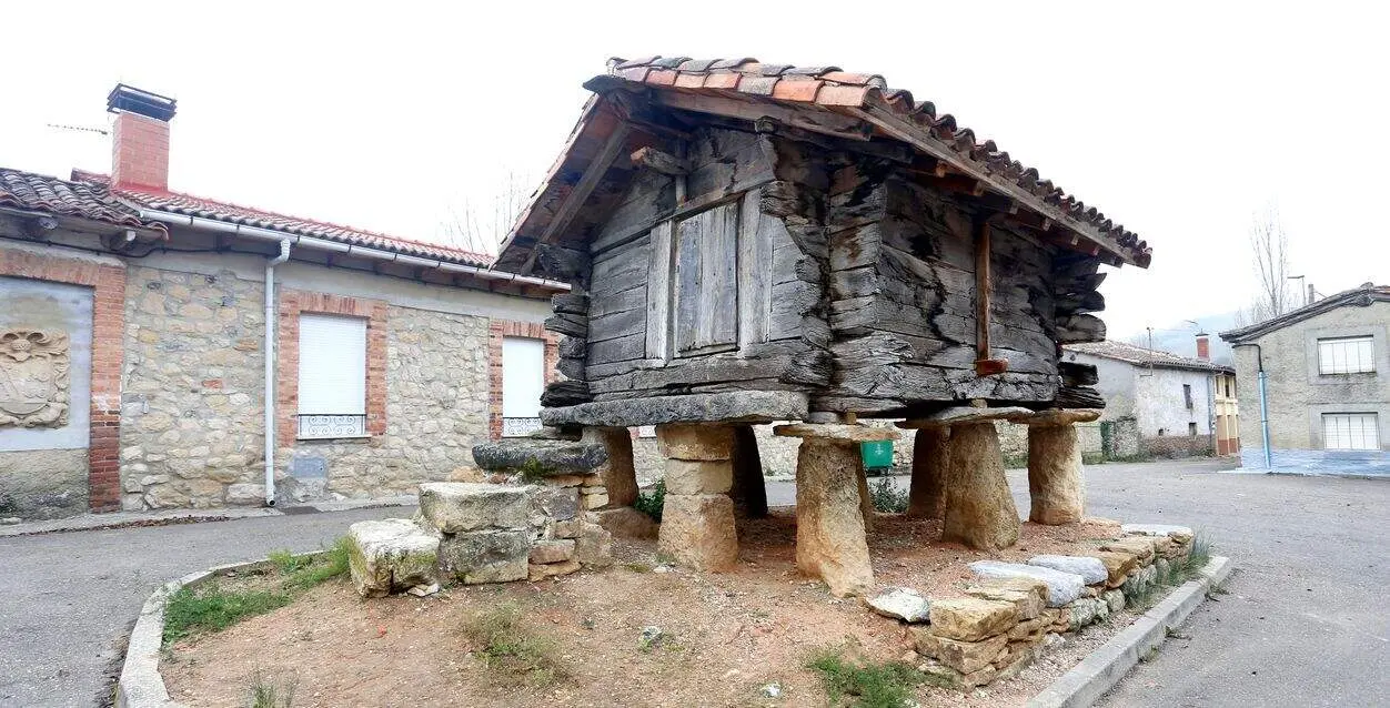 El h&oacute;rreo de madera m&aacute;s antiguo de la provincia de Le&oacute;n, situado en la localidad de Las Bodas