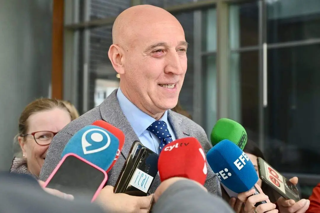 El alcalde de Le&oacute;n, Jos&eacute; Antonio Diez, particip&oacute; este jueves en el encuentro de &lsquo;networking&rsquo; entre j&oacute;venes del Programa de Becas por el Talento y directivos de empresas leonesas. Foto: Peio Garc&iacute;a.