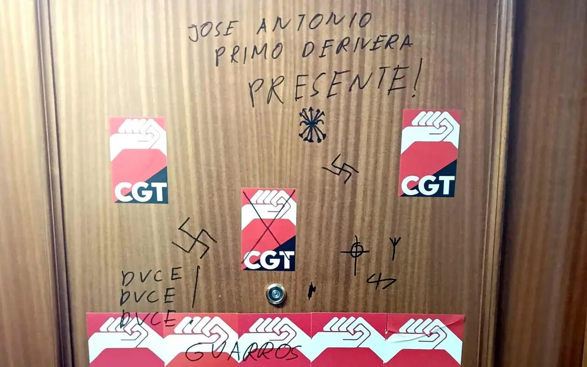 Imagen de la sede de CGT tras ser vandalizada.