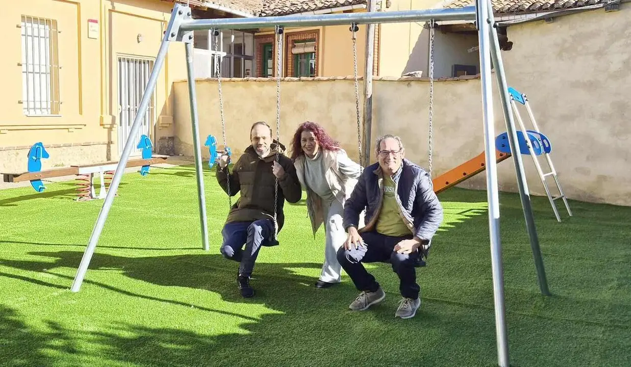 C&eacute;sar Cascallana, Resu G&oacute;mez y Jos&eacute; Alberto Mart&iacute;nez, de izquierda a derecha, durante la presentaci&oacute;n de las nuevas instalaciones.