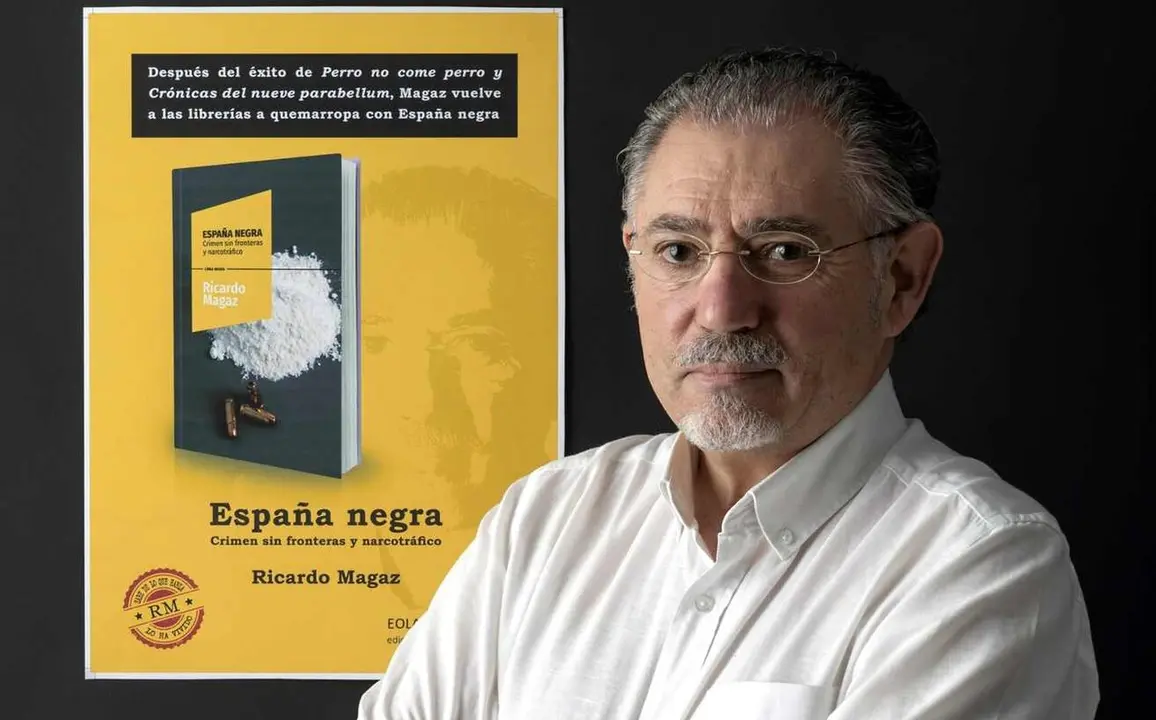 Ricardo Magaz, junto a la obra que ahora presenta en La Virgen del Camino.