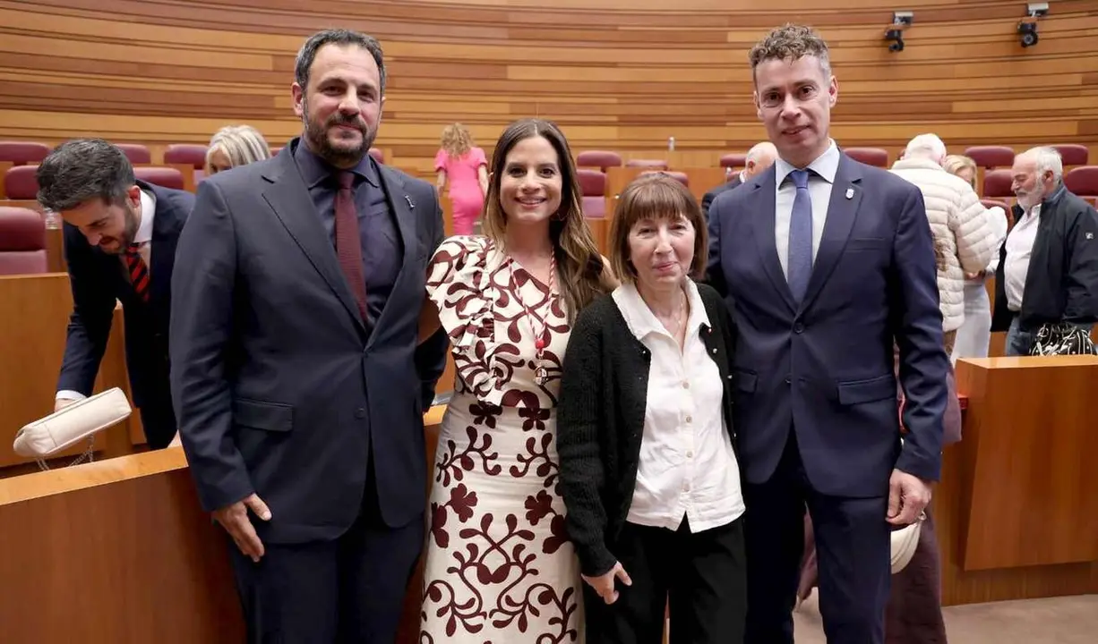 Los procuradores del PSOE por Le&oacute;n en el inicio de la XII Legislatura.