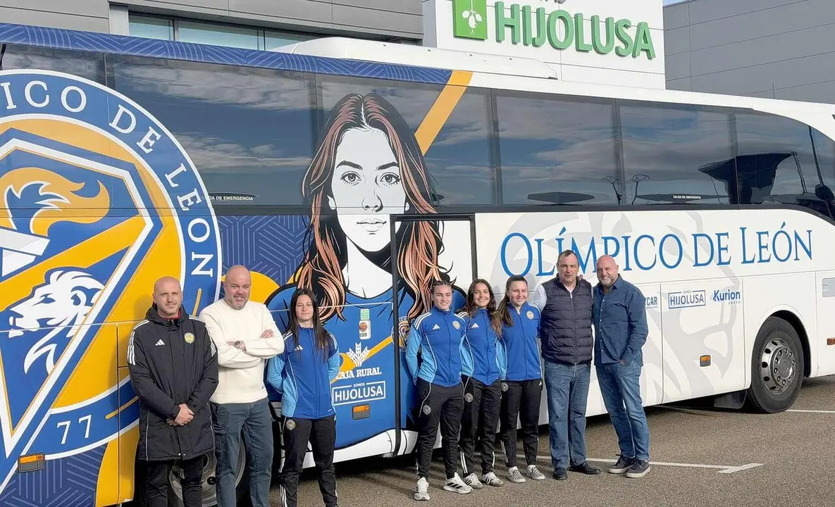 Imagen del autob&uacute;s rotulado en las instalaciones de Hijolusa.