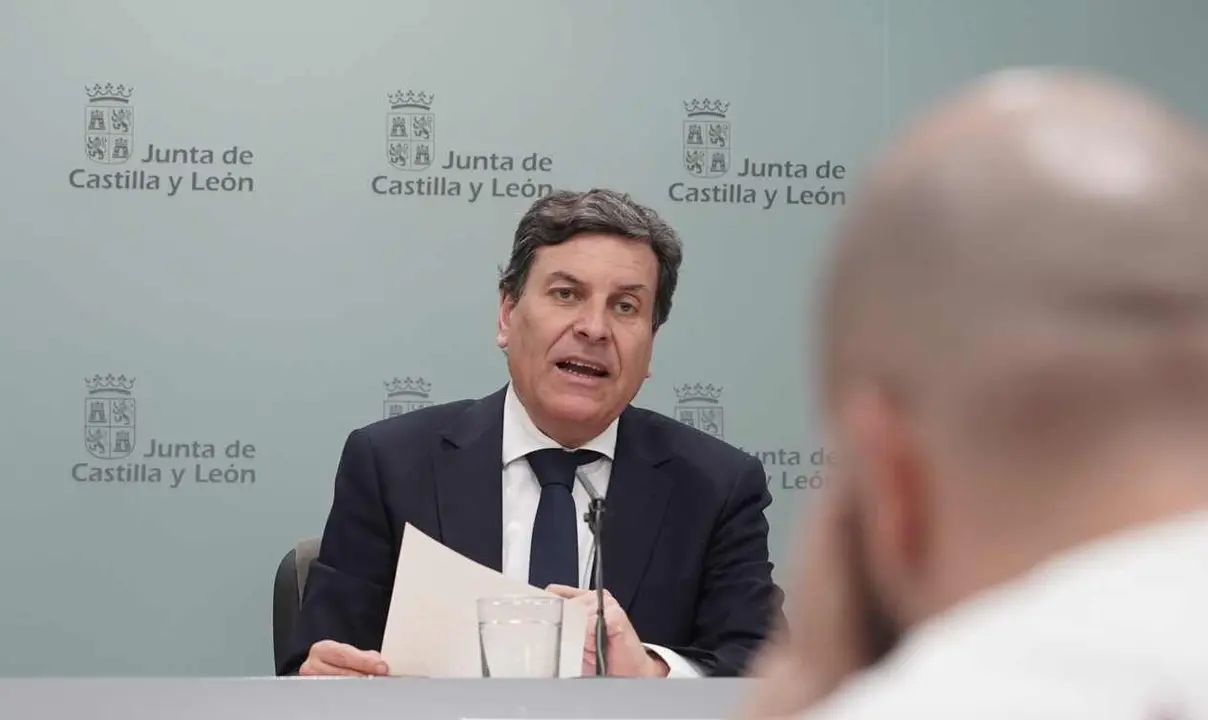 El portavoz y consejero en funciones de Econom&iacute;a y Hacienda, Carlos Fern&aacute;ndez Carriedo, comparece en rueda de prensa posterior al Consejo de Gobierno.