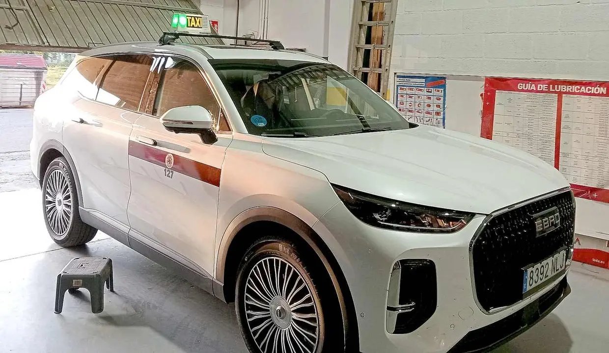 Imagen del primer taxi Ebro en Espa&ntilde;a, que la pr&oacute;xima semana ya circular&aacute; por las calles de Le&oacute;n.