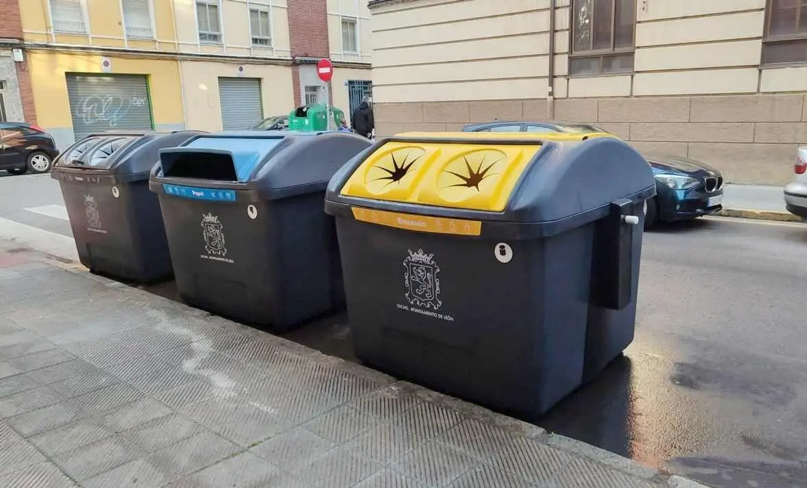 Imagen de los nuevos contenedores instalados en el barrio de El Crucero.