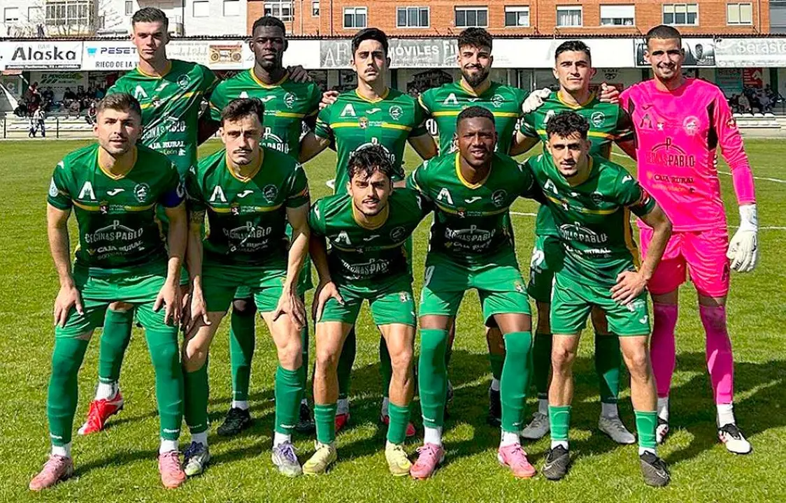 Alineaci&oacute;n del Atl&eacute;tico Astorga durante el partido de este s&aacute;bado.