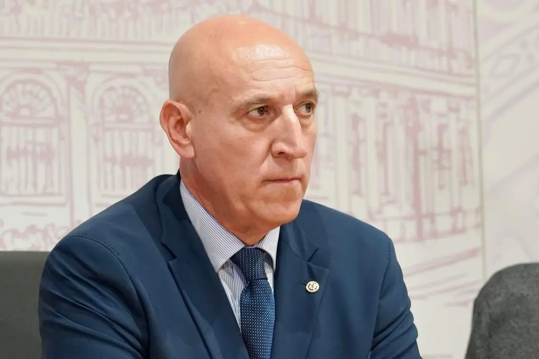 El alcalde de Le&oacute;n, Jos&eacute; Antonio Diez, presenta el V Camino a la Libertad junto al portavoz del Grupo Municipal de Uni&oacute;n del Pueblo Leon&eacute;s, Eduardo L&oacute;pez Sendino, y Carlos Gonz&aacute;lez, de Conceyu Pa&iacute;s Llion&eacute;s