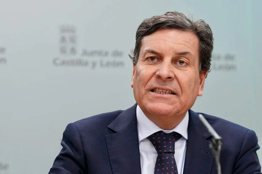 El consejero de Econom&iacute;a y Hacienda y portavoz, Carlos Fern&aacute;ndez Carriedo, comparece en rueda de prensa posterior al Consejo de Gobierno. Foto: R. Valtero.