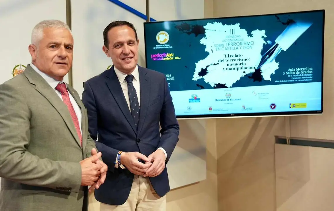 Conrado Iscar y Sebasti&aacute;n Nogales durante la presentaci&oacute;n de las III Jornadas Auton&oacute;micas sobre Terrorismo