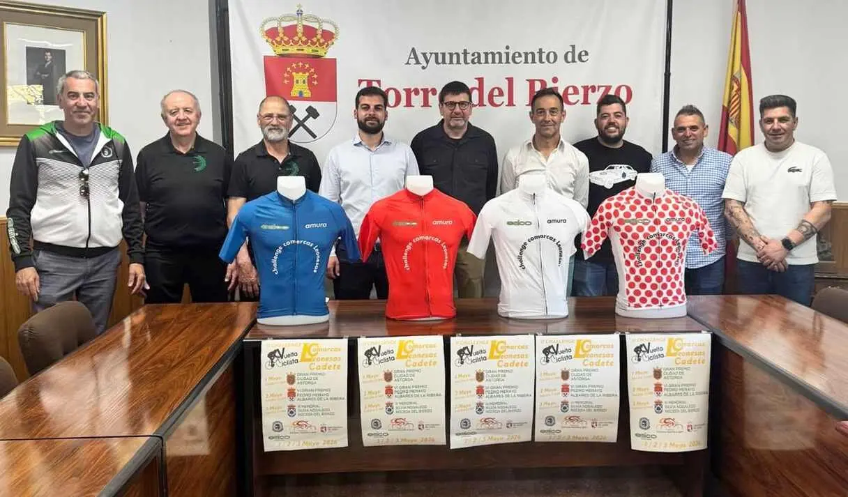 Presentaci&oacute;n este martes en el Ayuntamiento de Torre del Bierzo, de la Challenge Comarcas Leonesas.
Participan el presidente del Club Ciclista Bembibre, Avelino D&iacute;ez; el alcalde de Torre del Bierzo, Gabriel Folgado; el alcalde de Noceda, Andr&eacute;s Nogaledo y el concejal de Deportes de Astorga, Juli&aacute;n Garc&iacute;a.