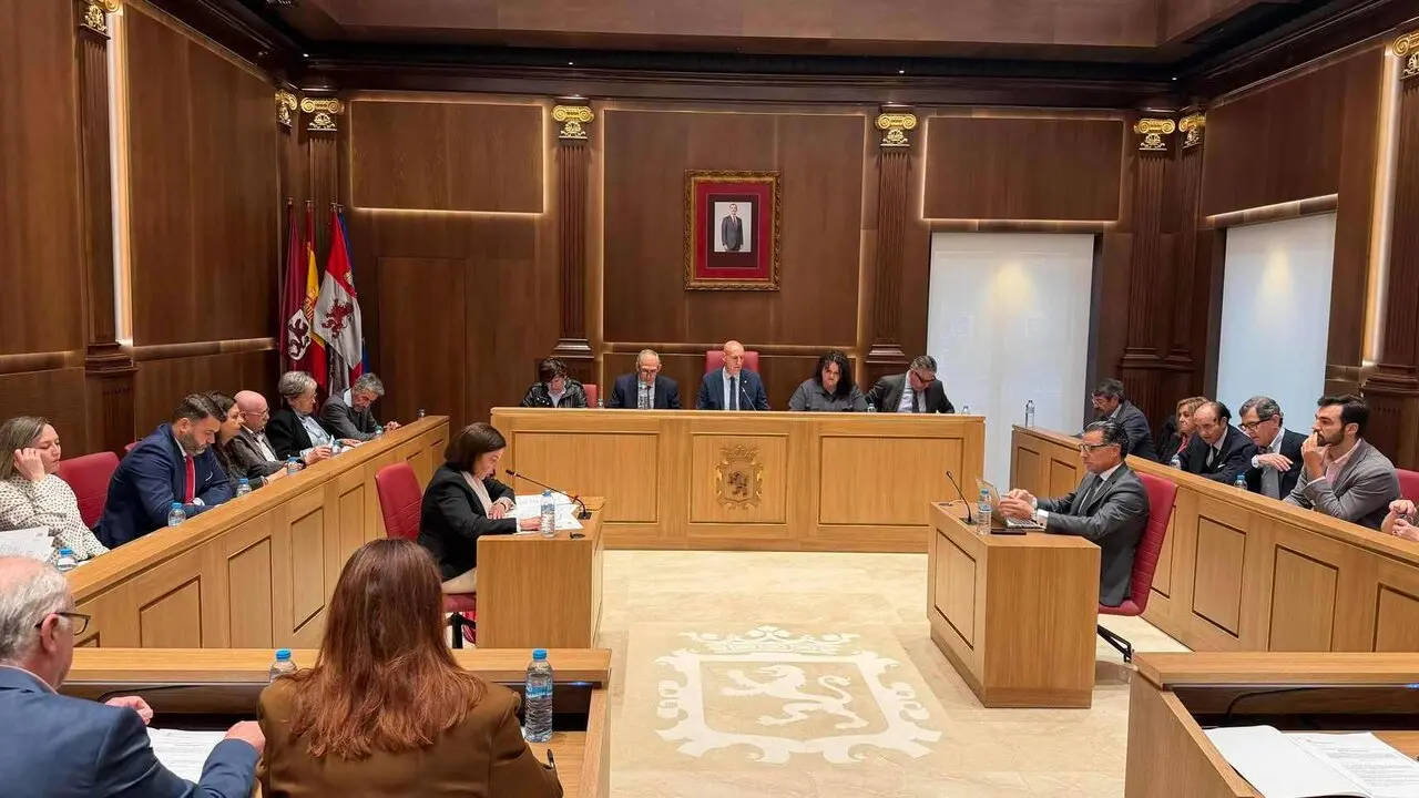 Un instante del pleno celebrado este mi&eacute;rcoles en el Ayuntamiento de Le&oacute;n.