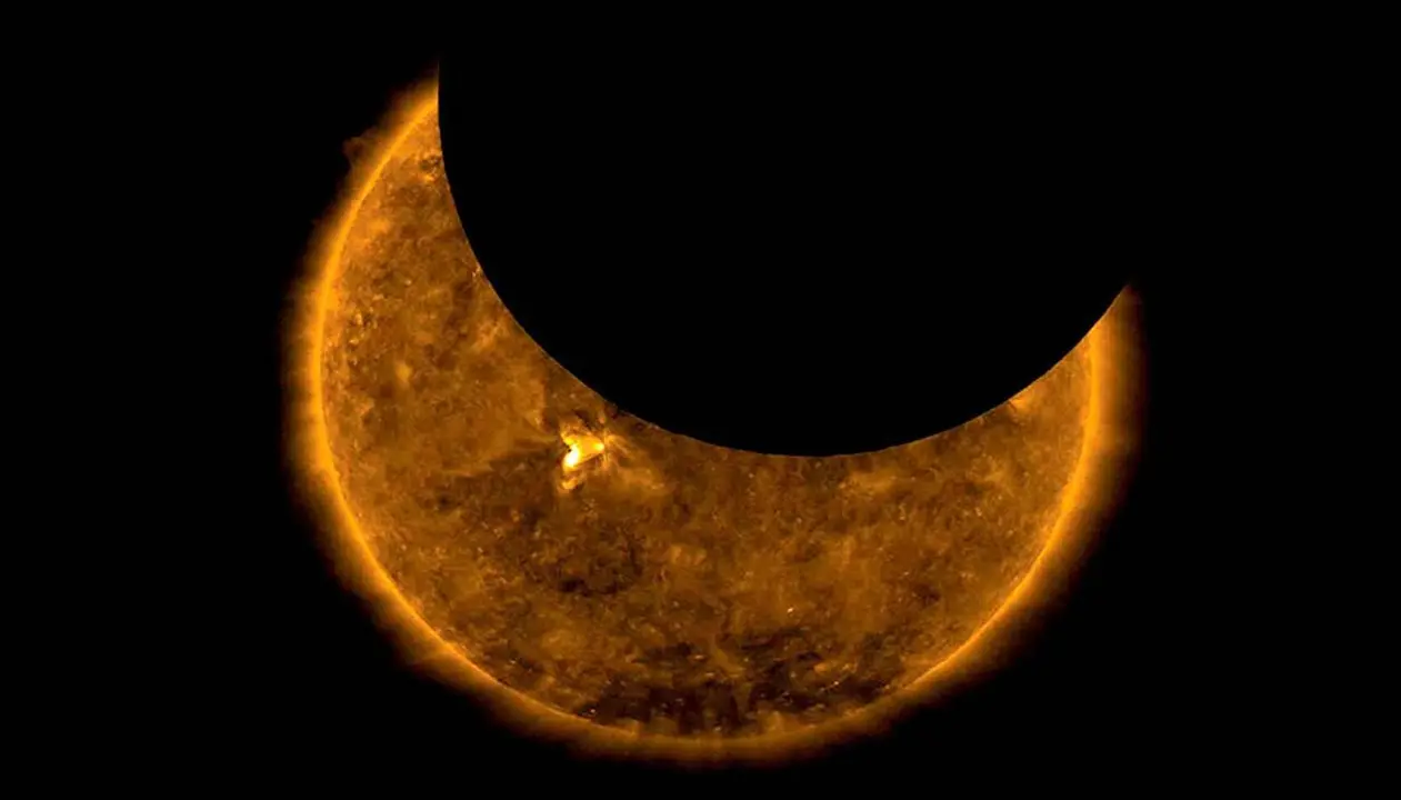Imagen de un eclipse de sol.