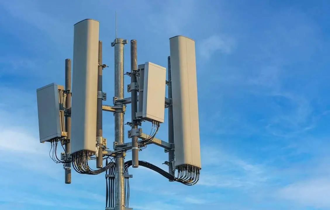 Imagen de una antena de repetici&oacute;n de la compa&ntilde;&iacute;a Movistar.