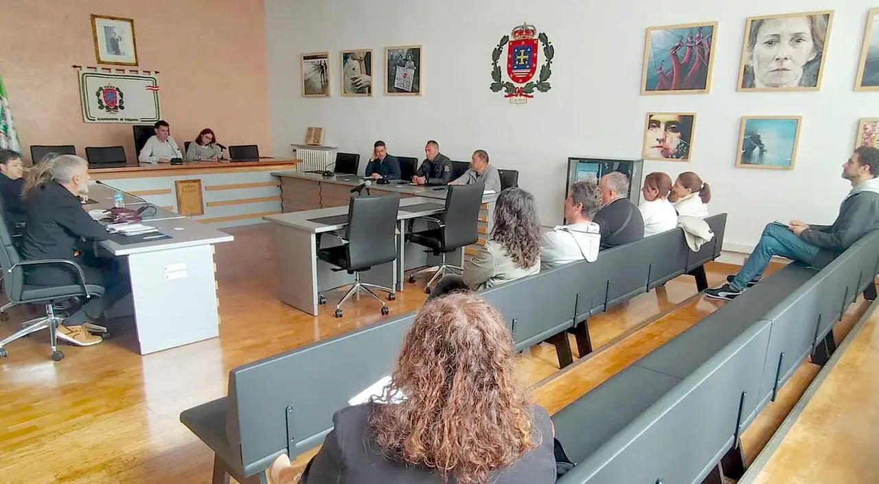 Un instante de la reuni&oacute;n mantenida en el Ayuntamiento de Villablino.