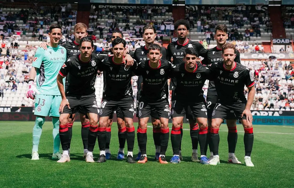 Equipo inicial de la Cultural ante el Albacete.