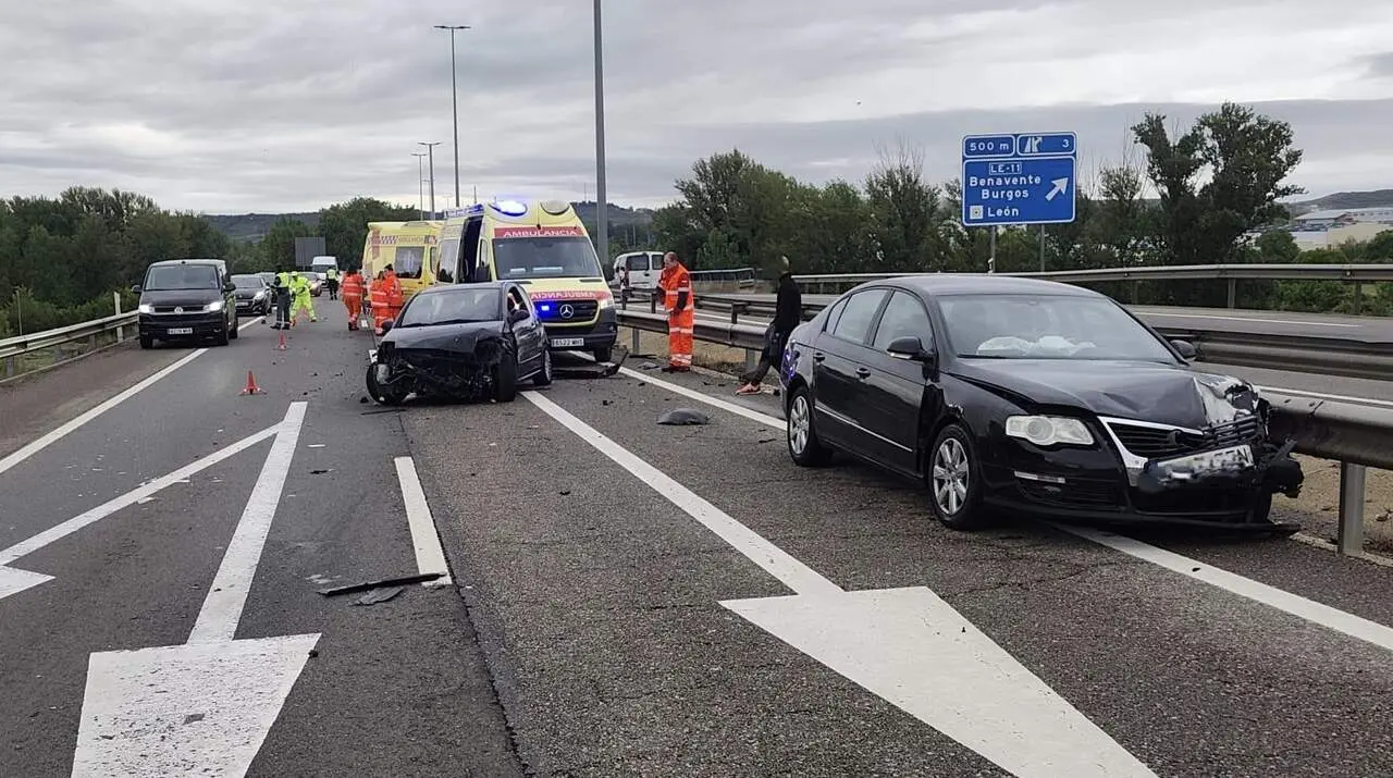 Accidente este martes en la LE-30 que deja dos personas heridas.