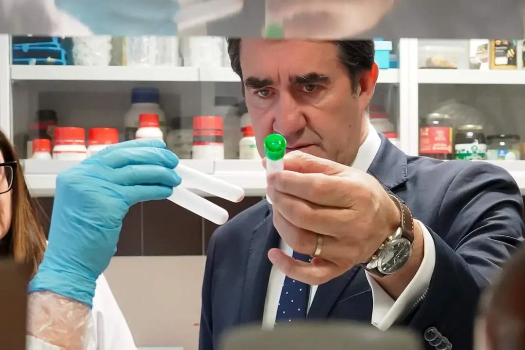 El consejero de Medio Ambiente, Vivienda y Ordenaci&oacute;n del Territorio, Juan Carlos Su&aacute;rez-Qui&ntilde;ones, visita el Instituto de Biotecnolog&iacute;a de Le&oacute;n, Inbiotec-&Aacute;rea de Biotecnolog&iacute;a de Cesefor