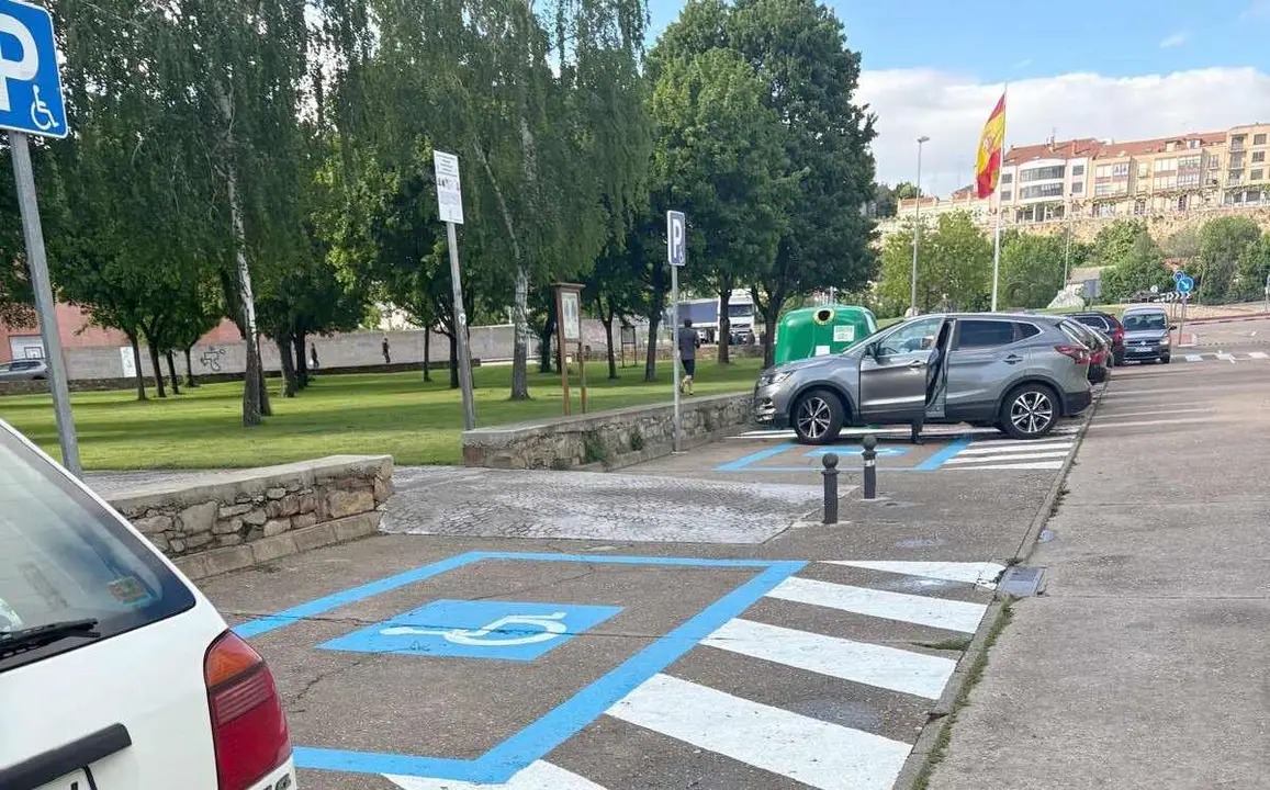 Imagen de una de las nuevas zonas de estacionamiento.