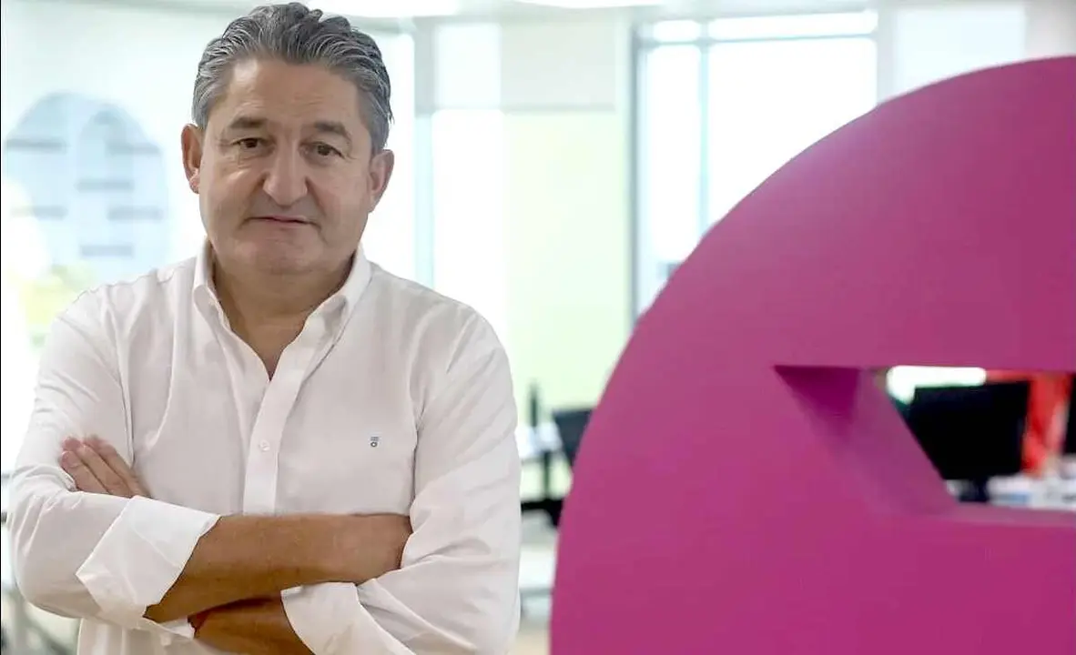 El leon&eacute;s &Oacute;scar Campillo en la ya extinta redacci&oacute;n de Relevo, en Vocento.