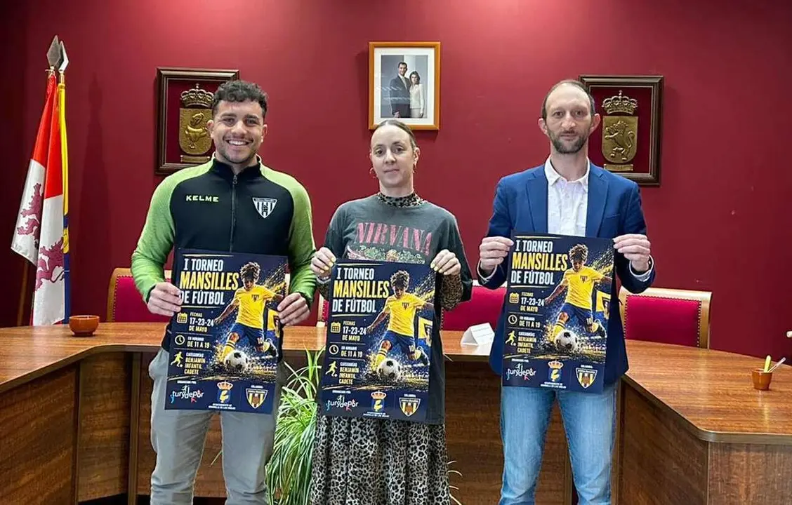 Un instante de la presentaci&oacute;n del torneo de f&uacute;tbol base que se celebrar&aacute; en Mansilla.