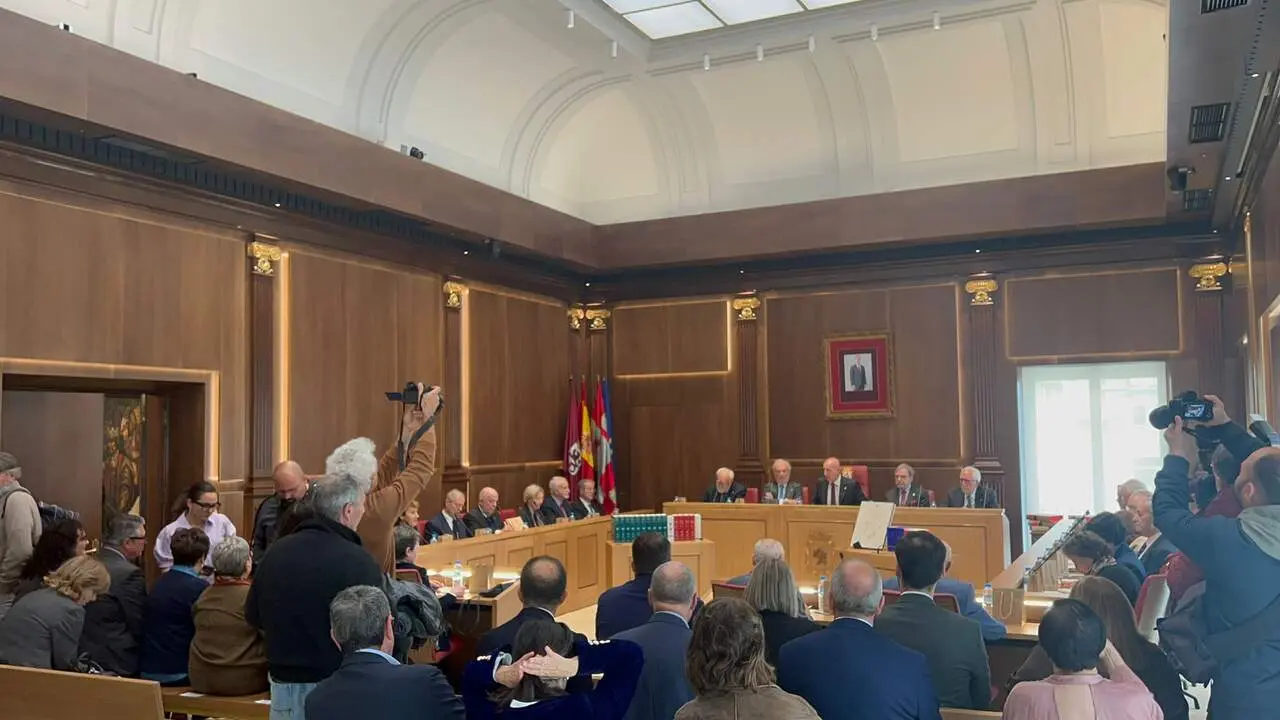 Pleno de la RAE en San Marcelo, este jueves; la primera petici&oacute;n del alcalde en representaci&oacute;n de los leoneses ha sido que se elimine el t&eacute;rmino "castellanoleon&eacute;s".