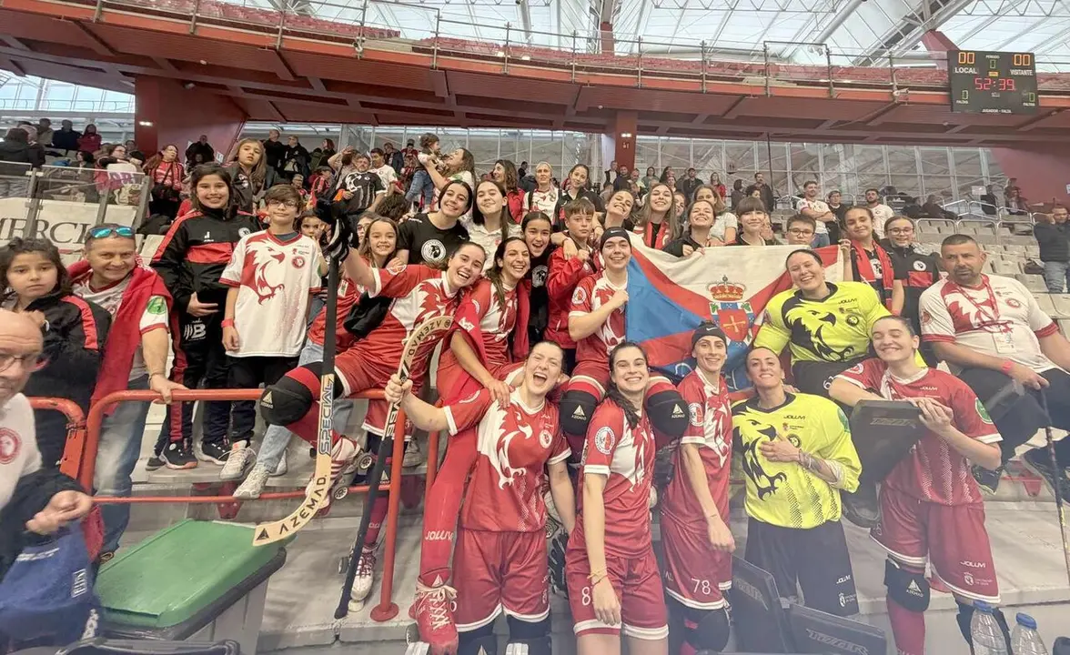 Las jugadoras del Bembibre celebran su gran victoria. Foto: Javier P&eacute;rez