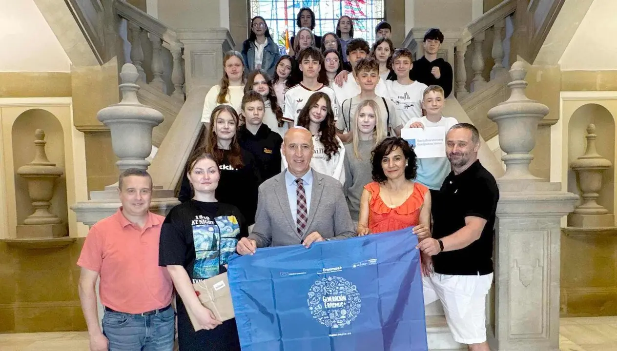 Los alumnos de Eslovaquia del IES Padre Isla, durante la recepci&oacute;n oficial.