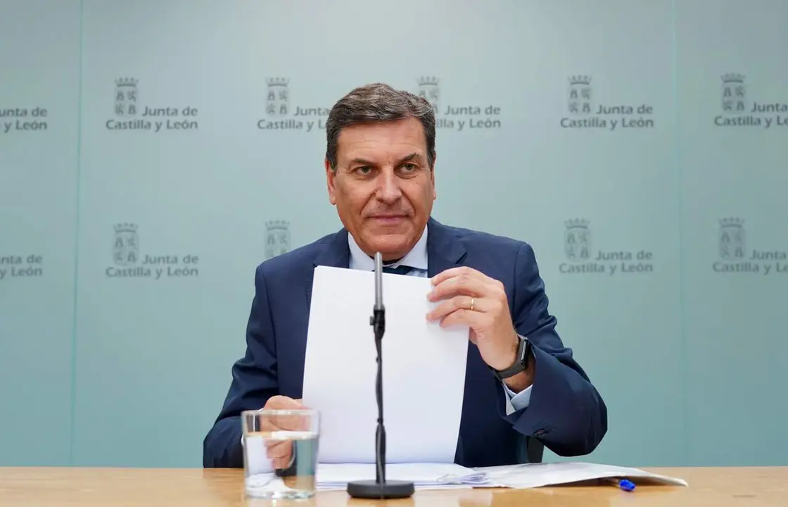 El consejero de Econom&iacute;a y Hacienda y portavoz, Carlos Fern&aacute;ndez Carriedo, comparece en rueda de prensa posterior al Consejo de Gobierno.