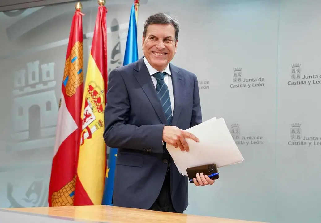 El consejero de Econom&iacute;a y Hacienda y portavoz, Carlos Fern&aacute;ndez Carriedo, comparece en rueda de prensa posterior al Consejo de Gobierno.