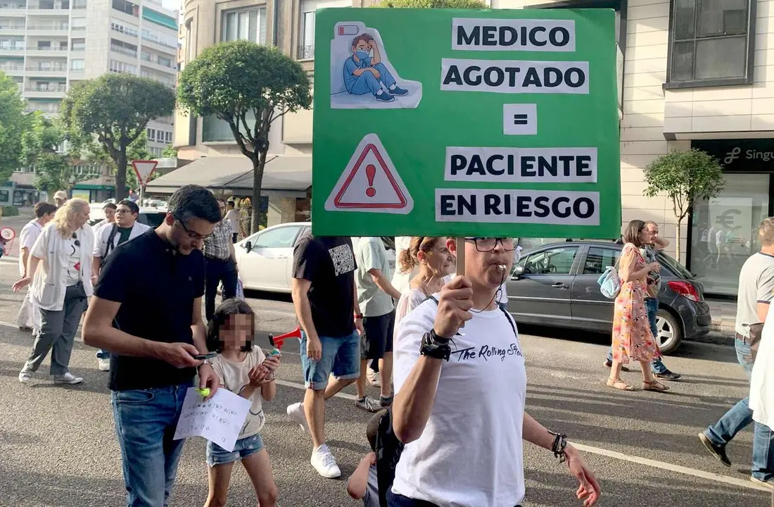 Manifestaci&oacute;n de m&eacute;dicos por las calles de Le&oacute;n durante la jornada de este jueves. Foto: A.F. Reca