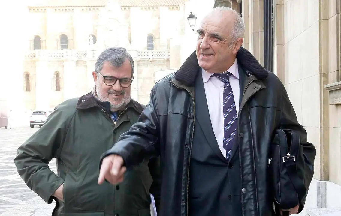 El empresario minero Victorino Alonso, acude a la &uacute;ltima sesi&oacute;n del juicio visiblemente molesto con los medios de comunicaci&oacute;n presentes en la Audiencia Provincial de Le&oacute;n