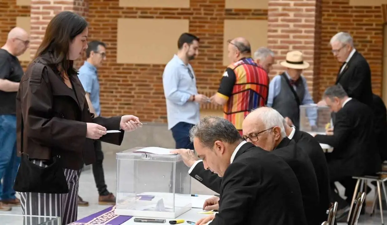 Una cofrade de Minerva y Veracruz vota durante la jornada dominical. Foto: Minerva