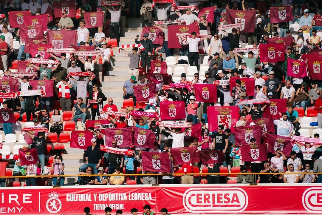 Aficionados de la Cultural, durante un partido en el Reino de Le&oacute;n.