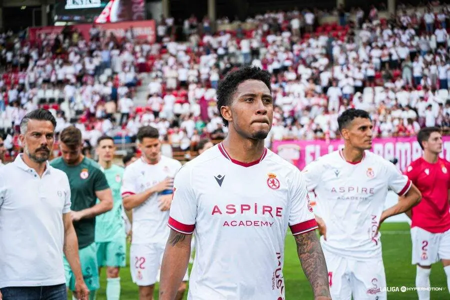 Rub&eacute;n de la Barrera, en segundo plano, con Ribeiro en primer t&eacute;rmino.