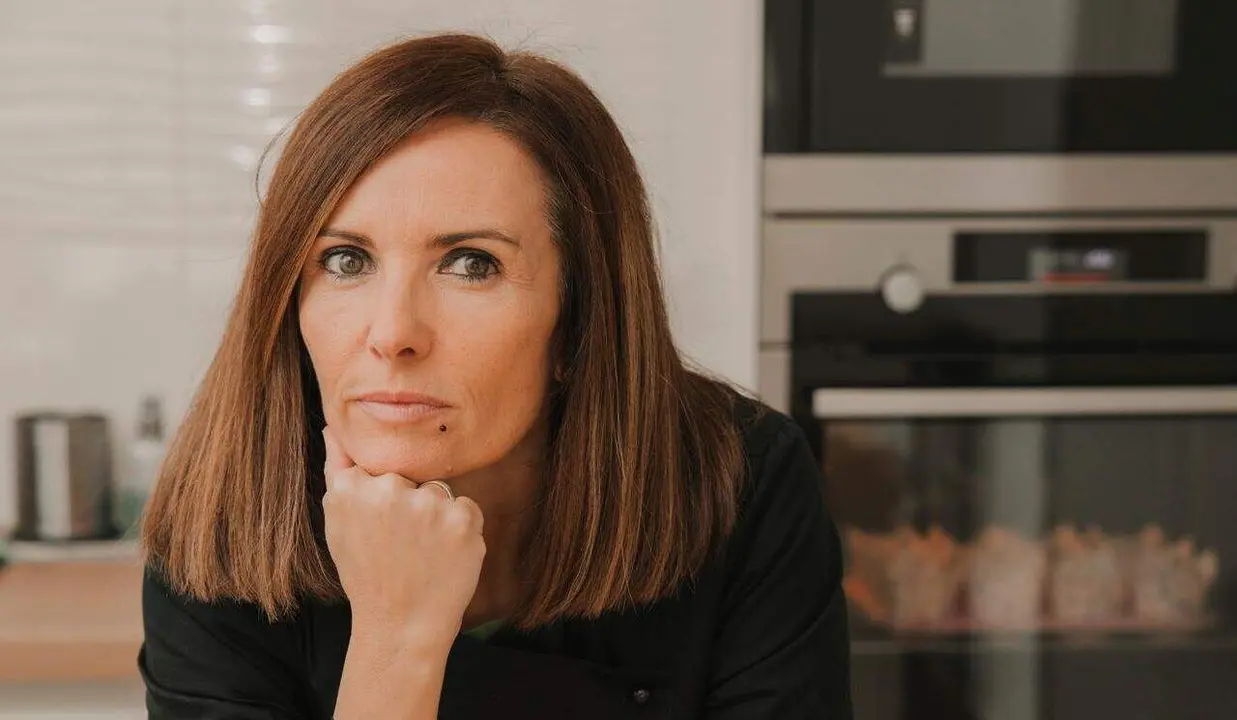La berciana Yenifer Fern&aacute;ndez en su local de Ponferrada.