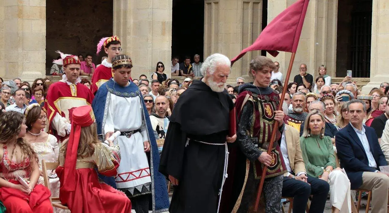 La Asociaci&oacute;n Cultural El Trovador Leon&eacute;s lleva a cabo una representaci&oacute;n de las Cortes de 1188 bajo el t&iacute;tulo &lsquo;Al Alba del Parlamentarismo&rsquo;